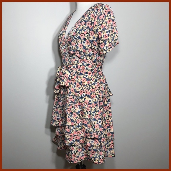 A Wear Floral Dress - Picture 3 of 5